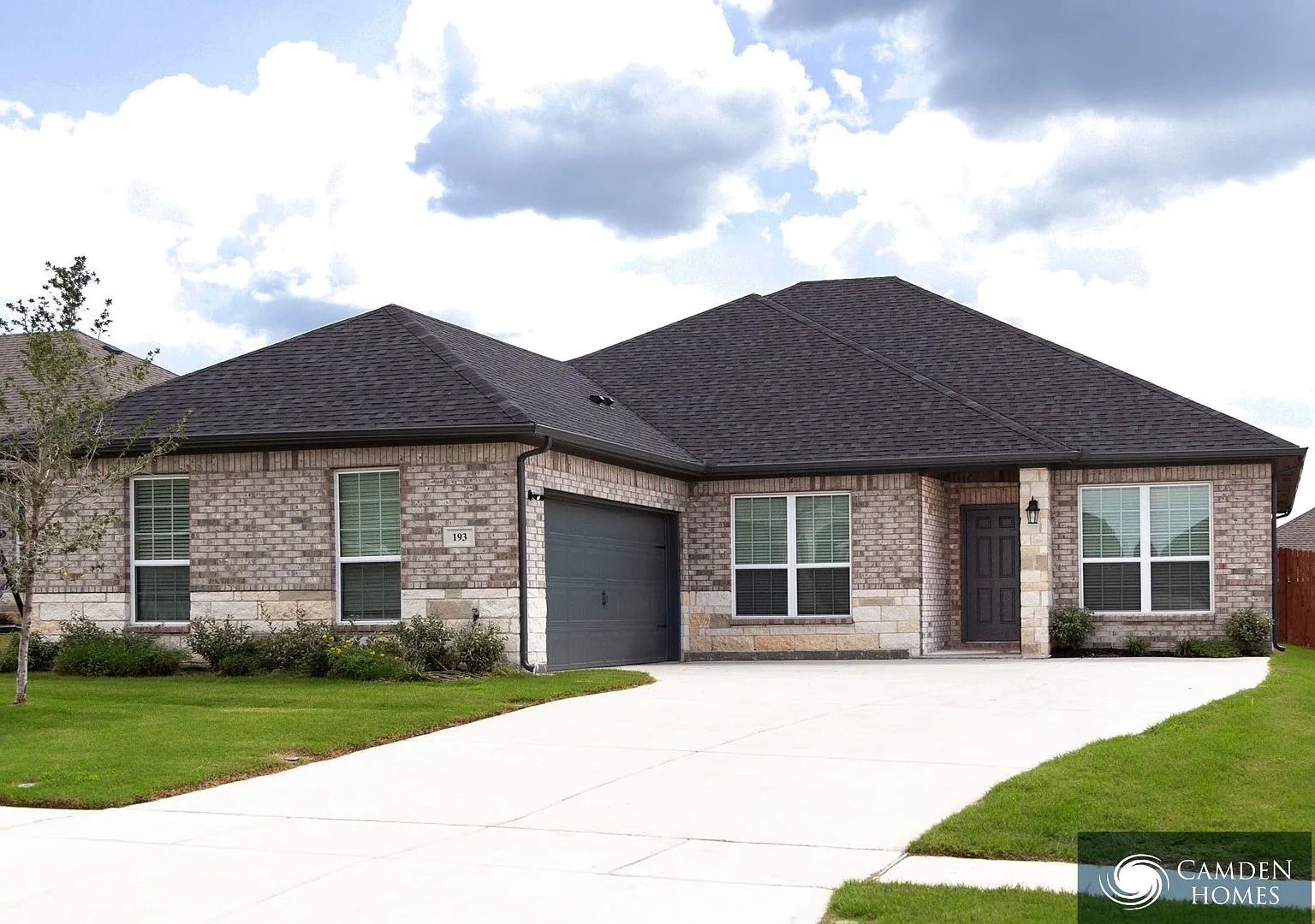 1447 Lakebrook Dr — Photo 2