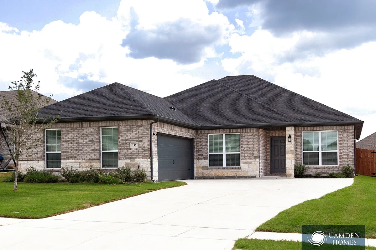 Building Photo - 1447 Lakebrook Dr