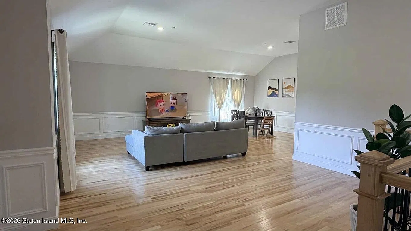 4 bed, 1.0 bath, 4172 sqft, $3,600 — Photo 3