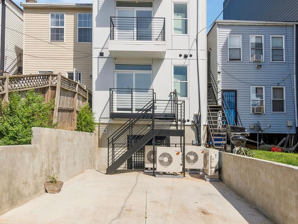 2nd image of 1004 18th NE #3