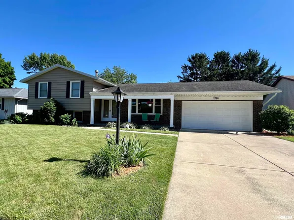 1704 W Grandridge Dr, Dunlap, IL 61525