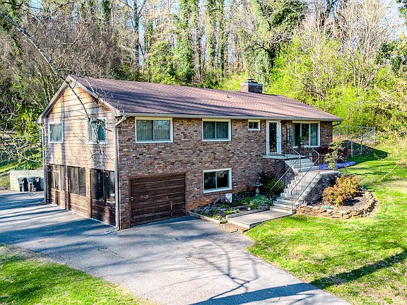 2nd image of 402 Bluff Rd