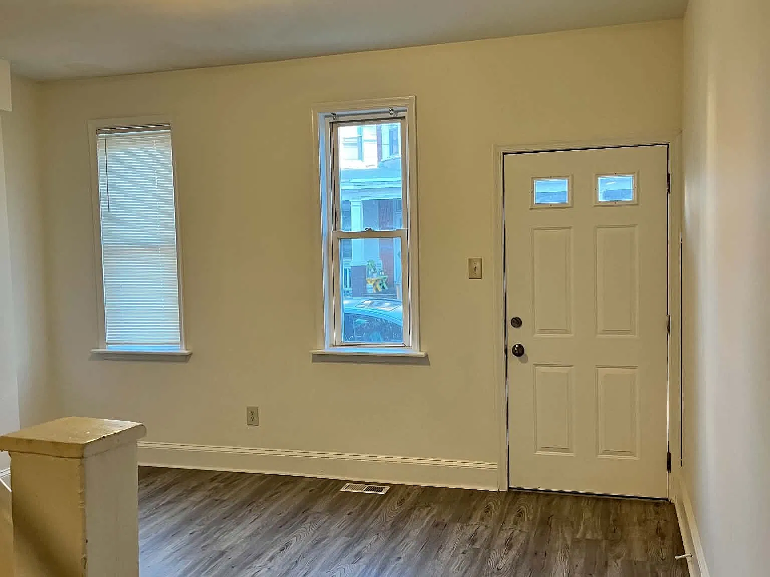 927 Green St — Photo 2