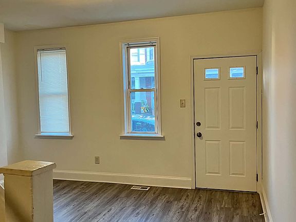 2nd image of 927 Green St