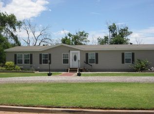 1429 S Simpson St, Elk City, OK 73644