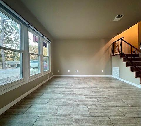 3rd image of 15 Nantucket Dr