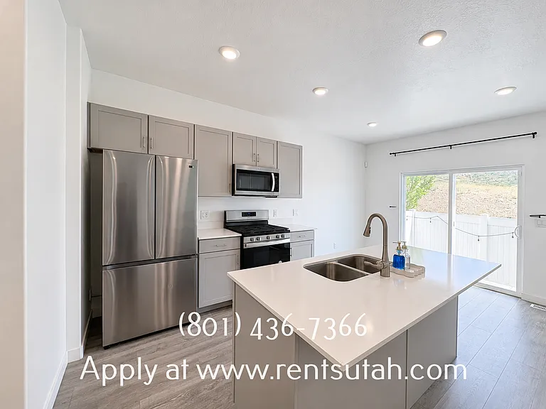 647 W Raintree Ln — Photo 7