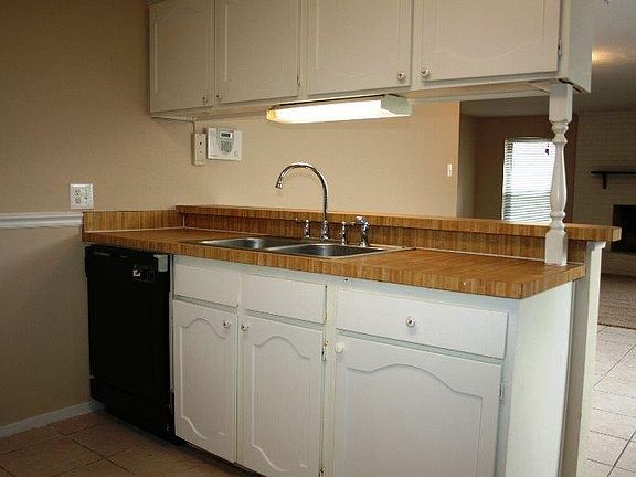 3rd image of 1214 Oakbluff Dr