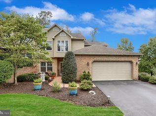 8 Crain Cir, Lemoyne, PA