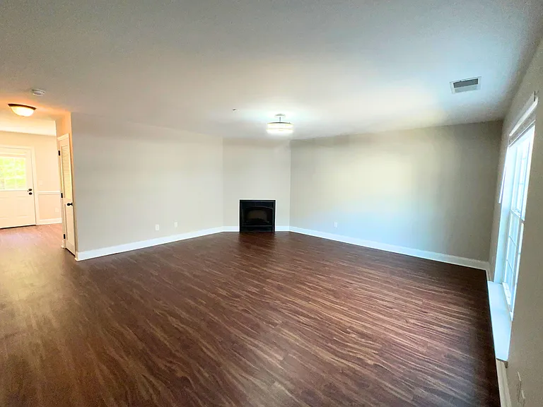 1126 Maple Tree Ln — Photo 6