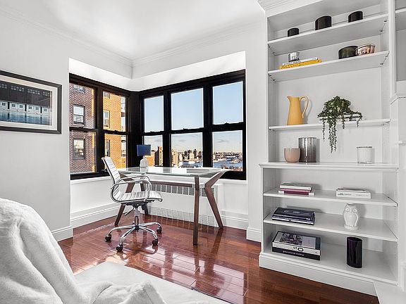 5th image of 264 Broadway Unit B1806