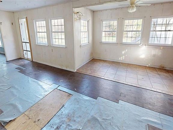 5th image of 1678 Fitchetts Wharf Rd