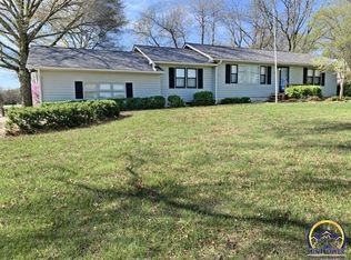553 NW 62nd St, Topeka, KS 66617