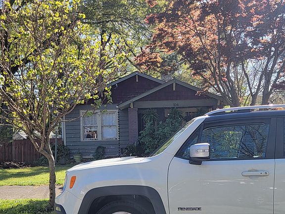 3rd image of 104 Clifton St SE
