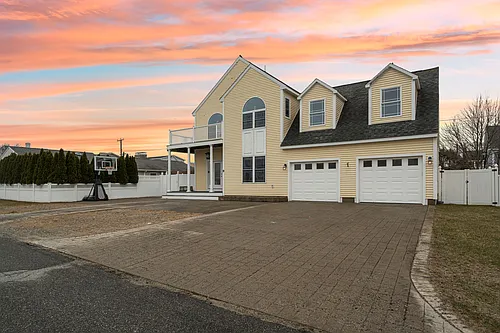 9 Lowell St Photo 1