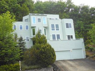 2820 NW Pinnacle Dr, Portland, OR 97229