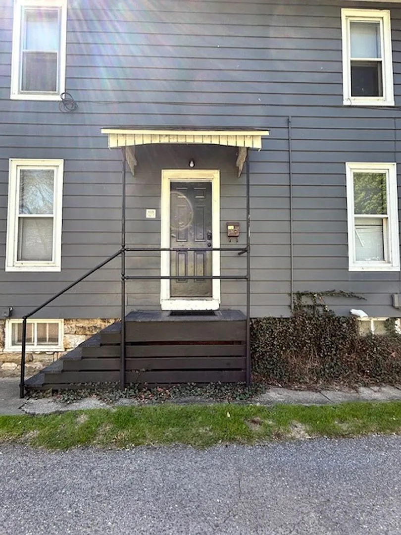 Building Photo - 675 6th Ave