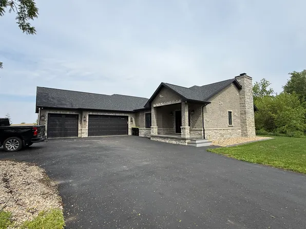 7803 Waynesville Rd, Wapella, IL 61777