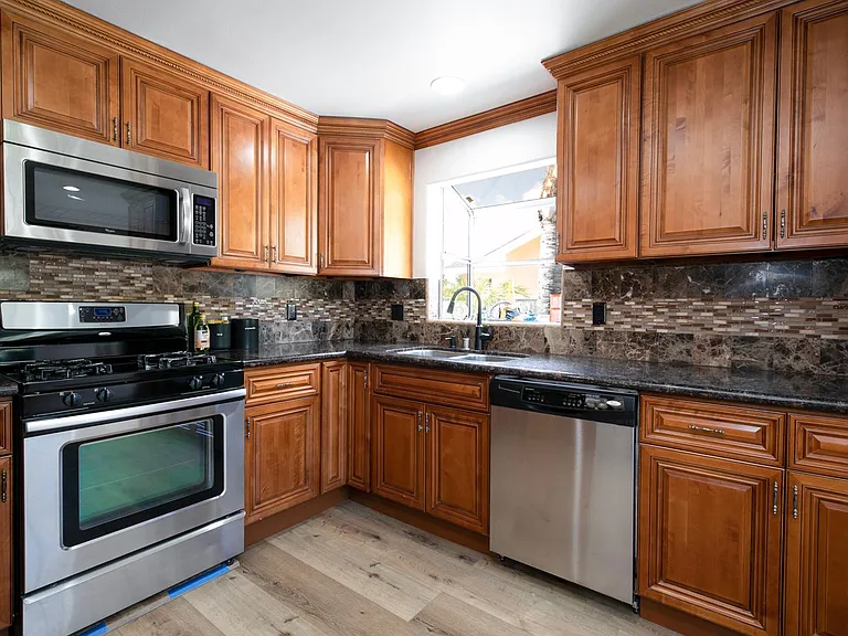 8437 Quartz Ave — Photo 14