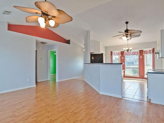 5th image of 803 Amberway Dr