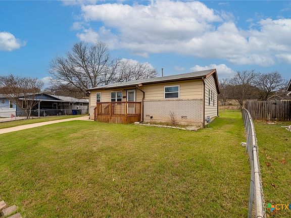 3rd image of 2122 Circle Dr