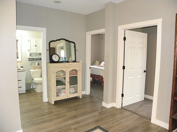 5th image of 3401 Mitten Rd