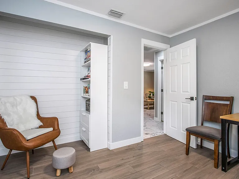 2081 N Betty Ln — Photo 18
