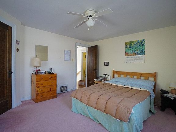 Master Bedroom (Now hardwood floor)