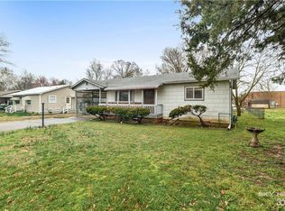 105 N 11th St, Rogers, AR 72756