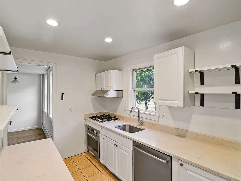 476 Saint Paul St #1