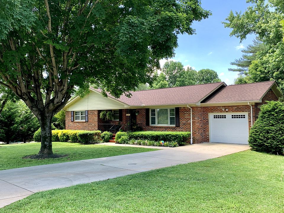 1st image of 106 Hackberry Dr