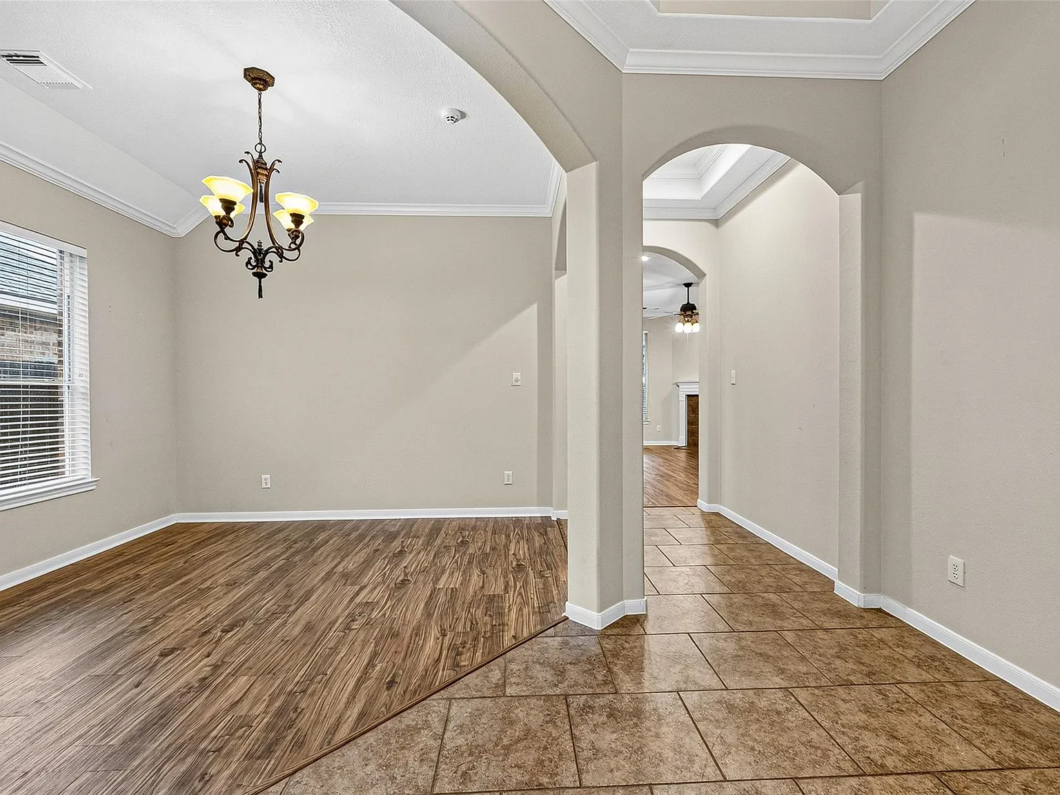 4 bed, 2.0 bath, 2285 sqft, $2,300 — Photo 4