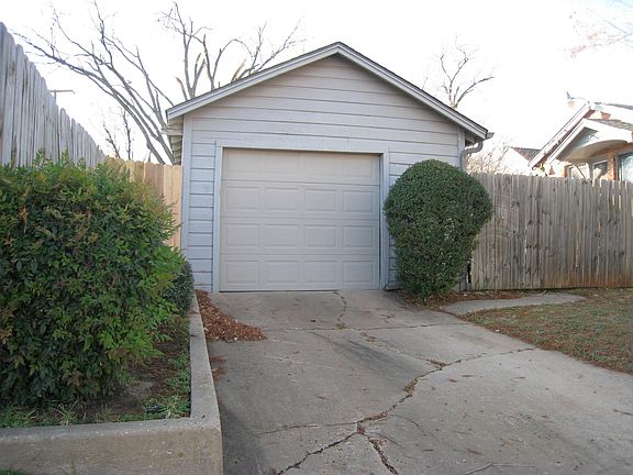 Exterior Garage