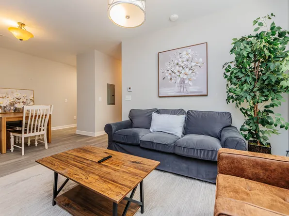 99 James St, Warner Robins, GA