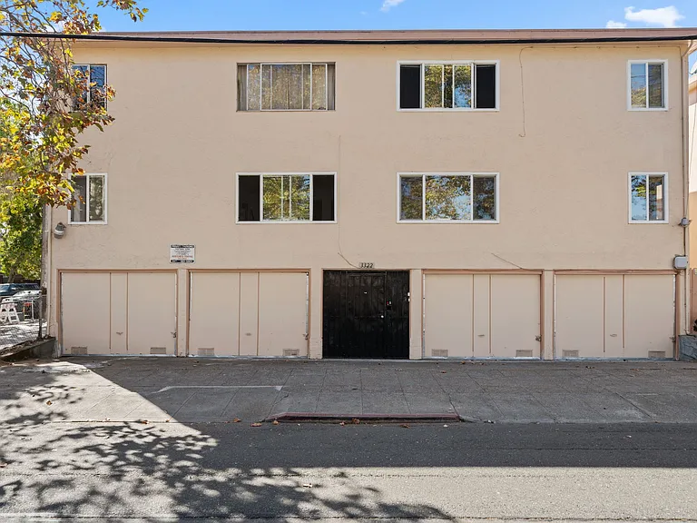 3320 King St #B — Photo 1