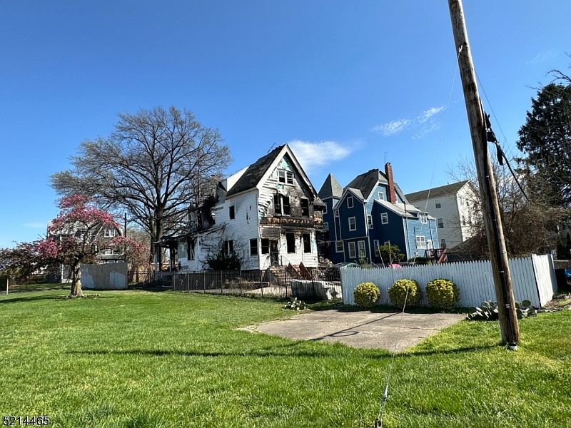 1st image of 51 Hawthorne Ave