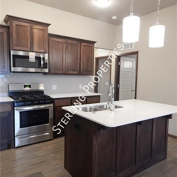 949 Chase Ln — Photo 4