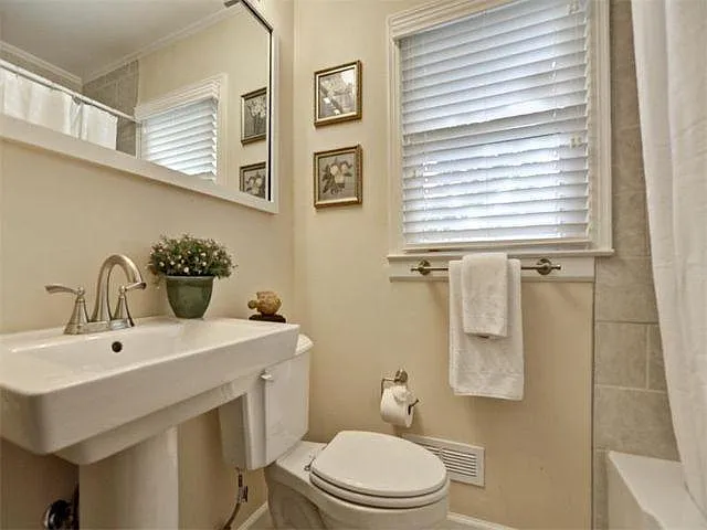 1624 Berkeley Ln NE — Photo 17