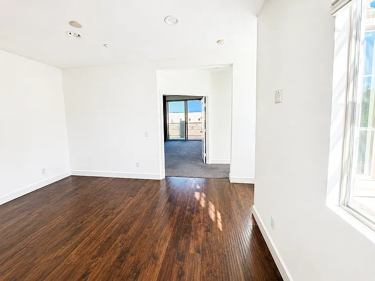 Vantis Dr — Photo 3