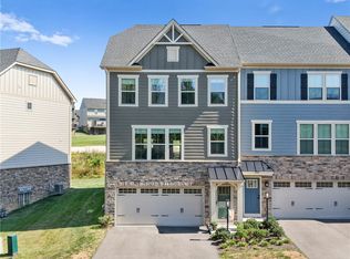 5001 Lampl Ln, Jeannette, PA 15644
