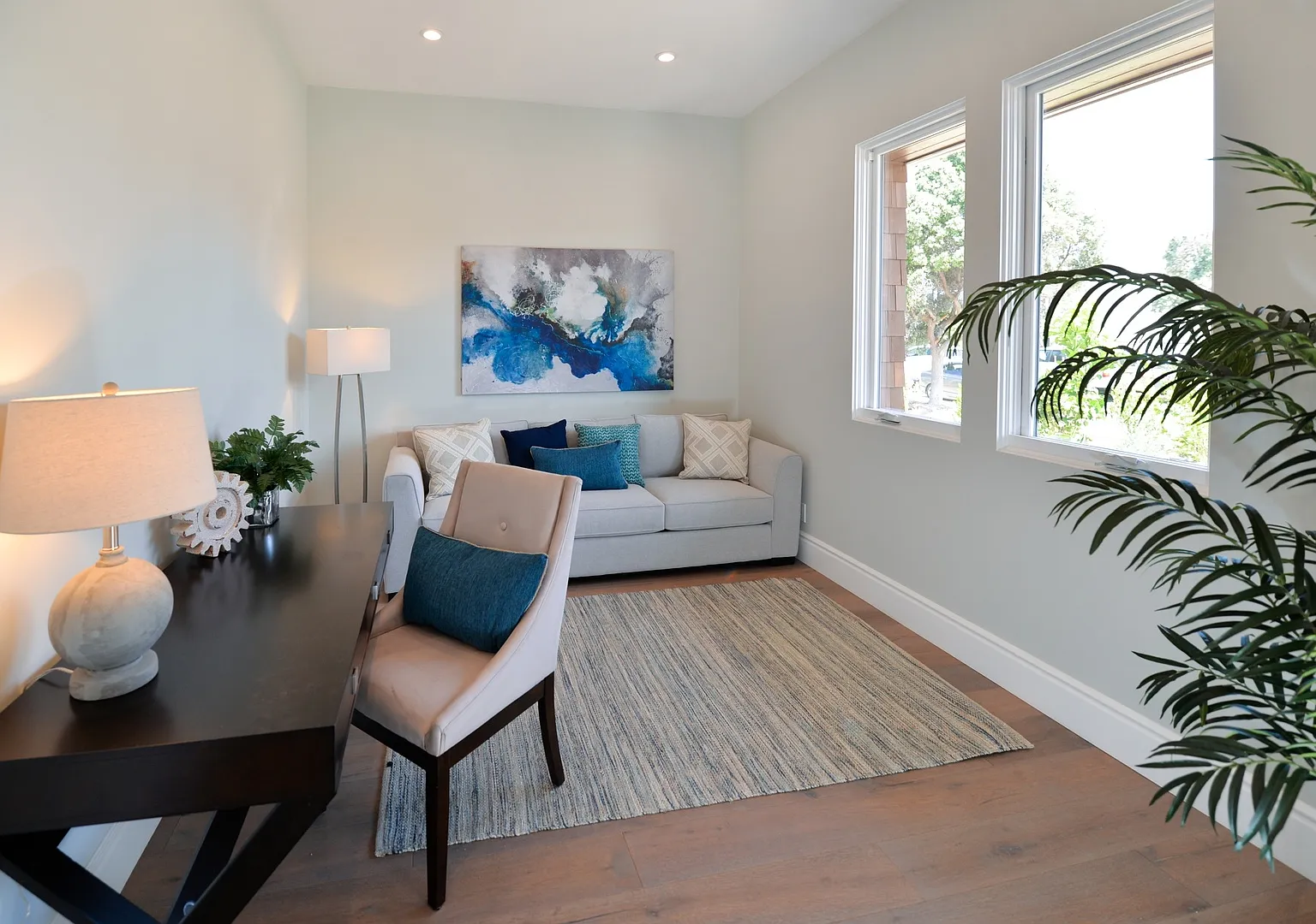 Must See 5 Bedroom, 5 Bath In Manhattan Beach Hill Section + Swimming Pool & Spa + Lovely Backyar... — Photo 4