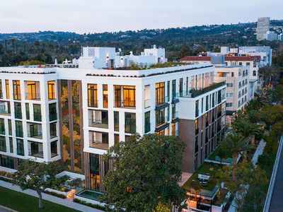 425 N Palm Dr #303, Beverly Hills, CA, 90210