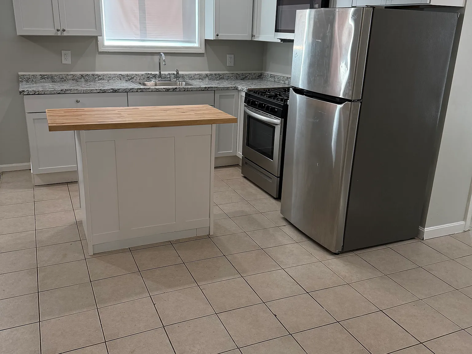 3 bed, $2,200 — Photo 2