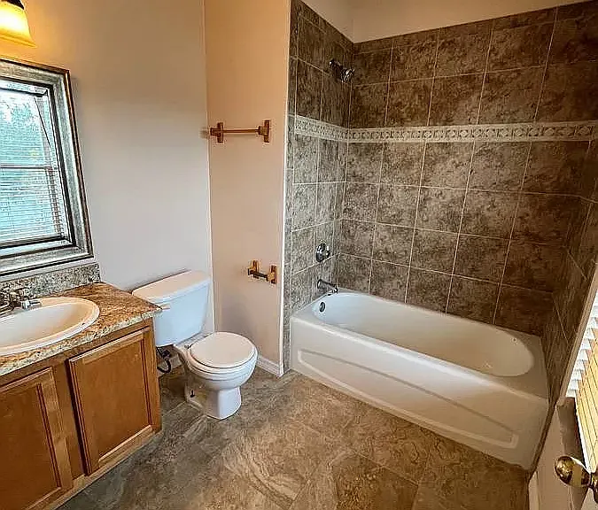 1341 Lyonshire Dr — Photo 16