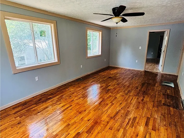 1745 W Hancock Ave — Photo 2