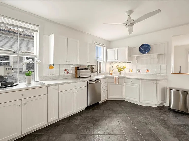 35 Marsh St — Photo 13