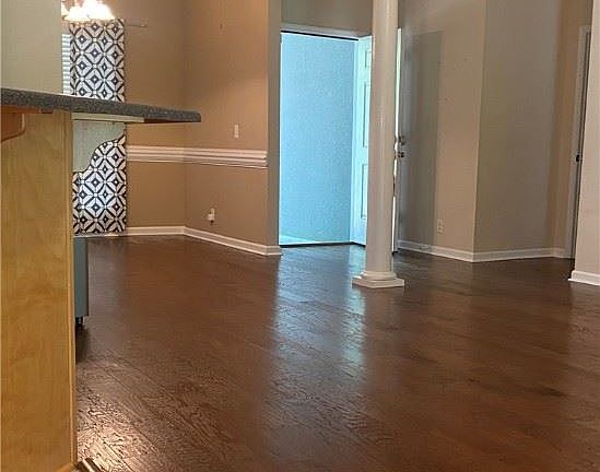 2nd image of 371 Wellington Pl