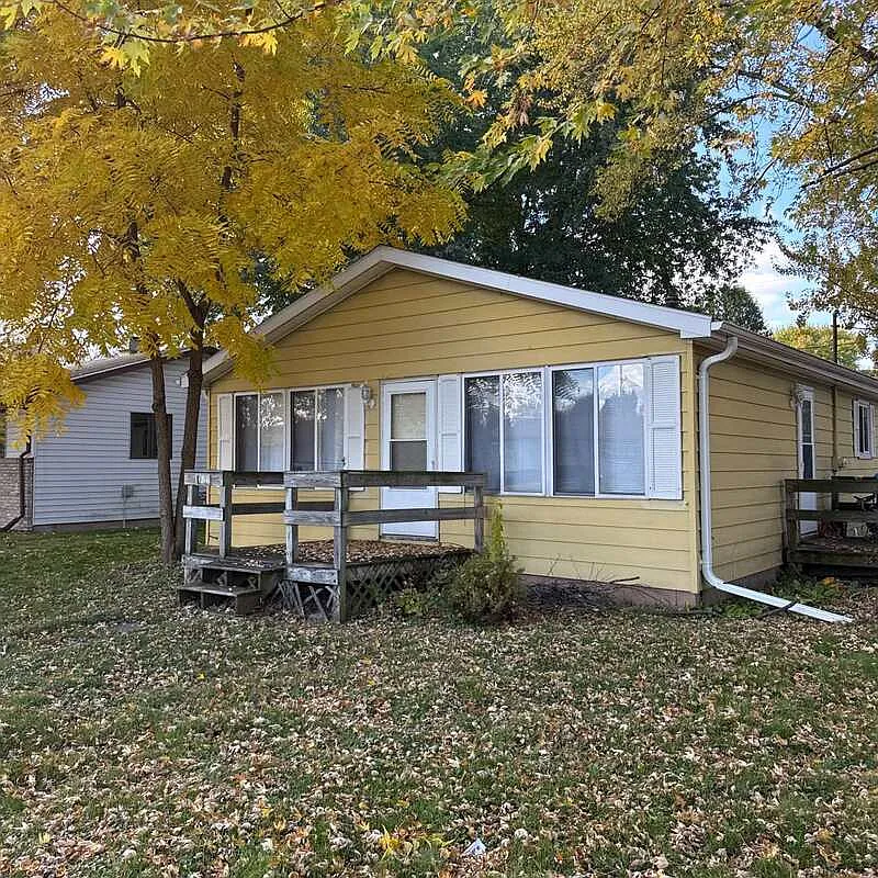 3 bed, 1.0 bath, $1,599 — Photo 1