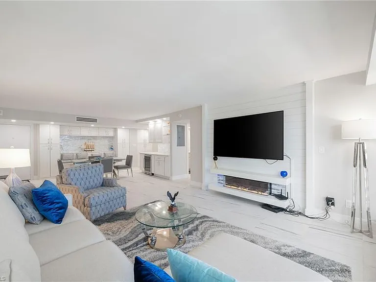 4001 Gulf Shore Blvd N #702 — Photo 8