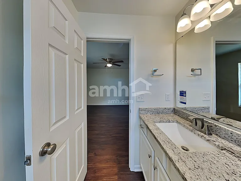 10704 Sandy Ct — Photo 9
